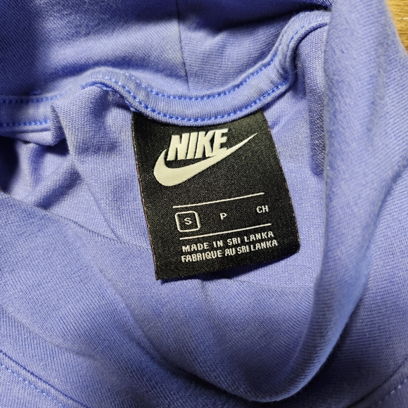 Nike Cropped Tank - Picture 2 of 4